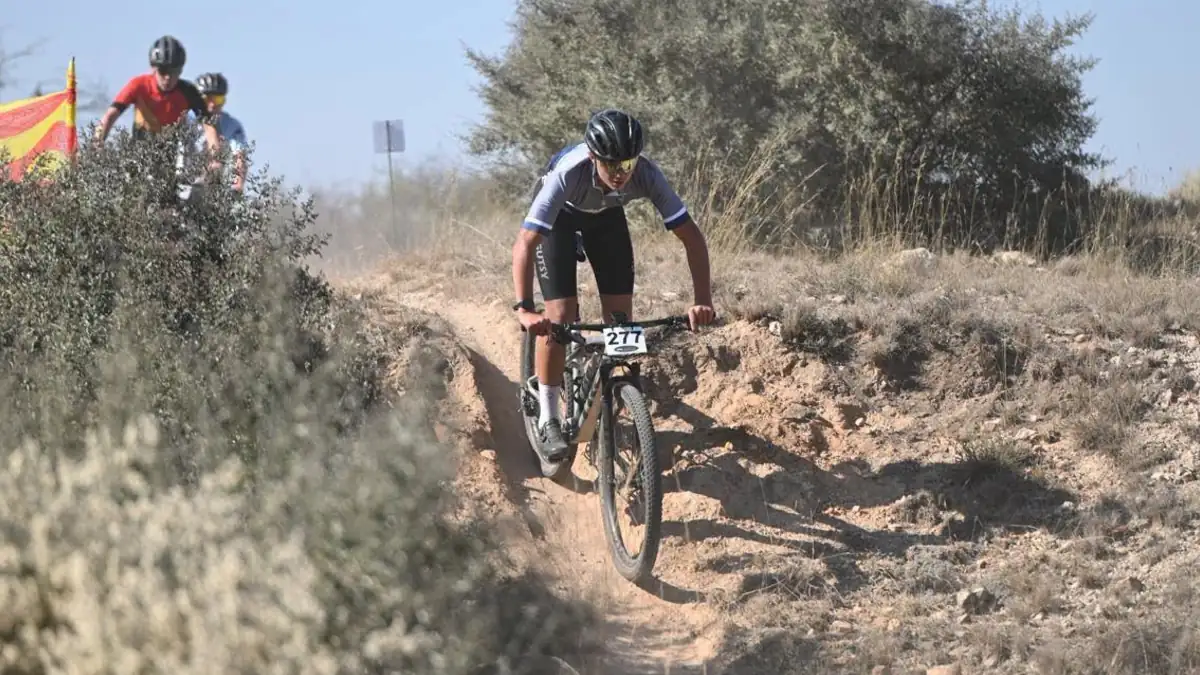 Gimmie mountain-bike rider competing on a rocky Vryburg course.
